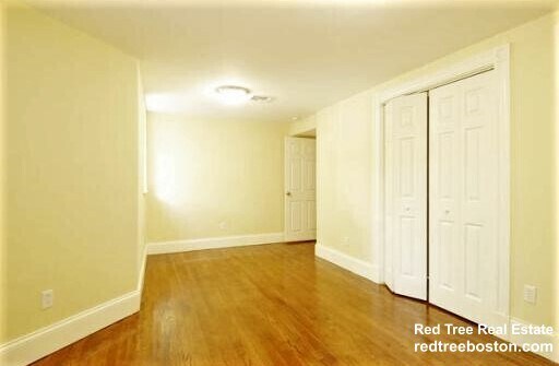 Building Photo - 17 Parker Hill Ave