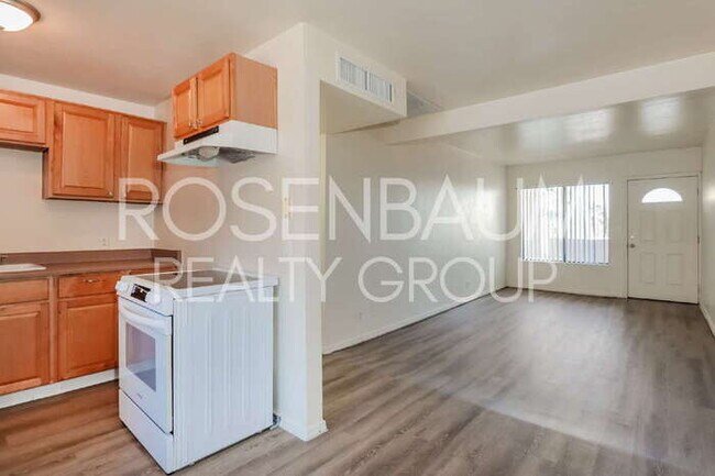 Building Photo - 455 W Kelso St