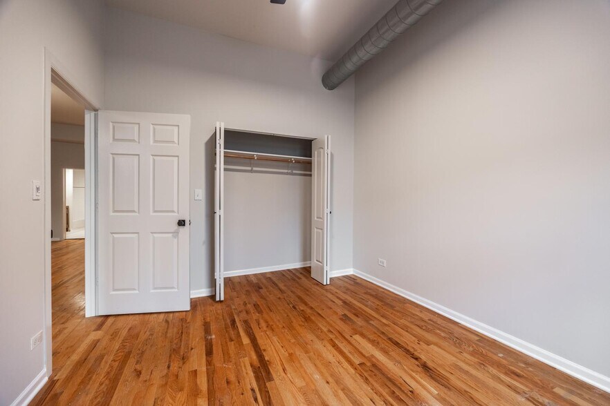 Building Photo - 1534 N Milwaukee Ave