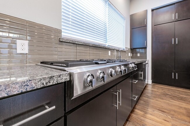 Building Photo - 2110 Crocker St