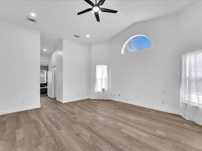 Building Photo - 2928 SE Bella Rd