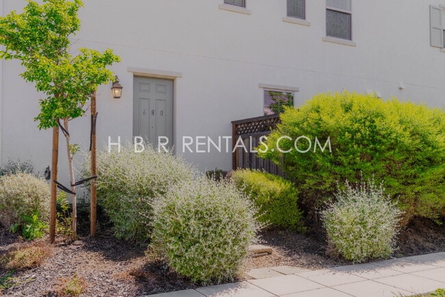 Building Photo - CASITA IN HANSEN VILLAGE - Mountain House MOVE IN READY