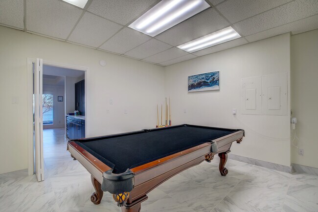 Building Photo - 8402 Columbia Dr