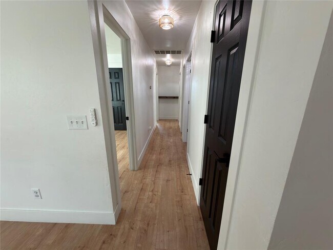 Building Photo - 5705 Marblewood Dr