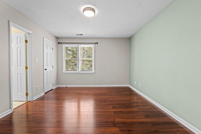 Building Photo - 5624 Darrow Dr