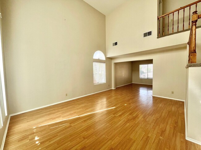 Building Photo - Gorgeous 4 Bedroom Home with Pool & Spa Located in The Lakes