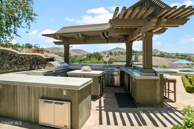 Building Photo - 4358 Cresthaven Dr