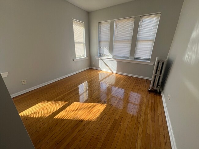 Building Photo - 2047 E 68th St