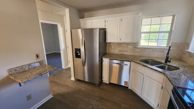 Building Photo - 101 Country Cove