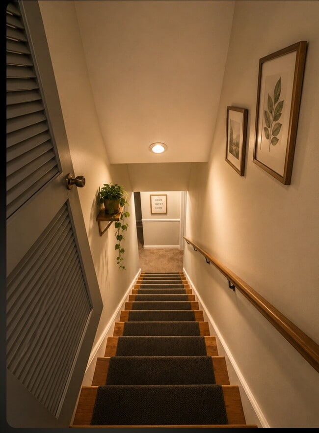 Building Photo - "Spacious 5-Bedroom Retreat with Cozy Fireplace in Fort Washington!"