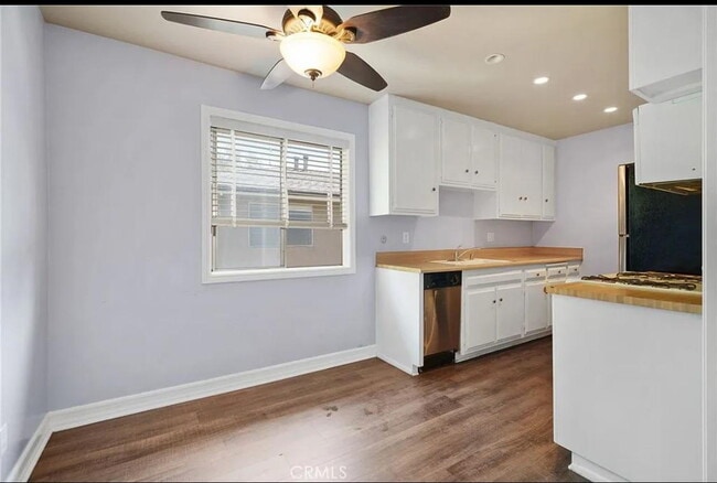 Building Photo - "Chic 1-Bed Apartment in Orange, CA with H...