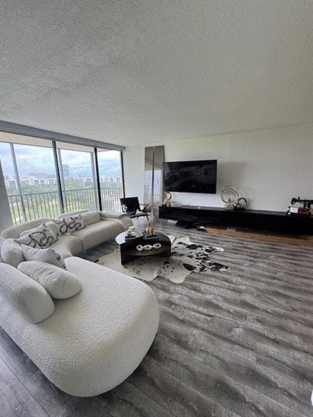 Building Photo - 20335 W Country Club Dr