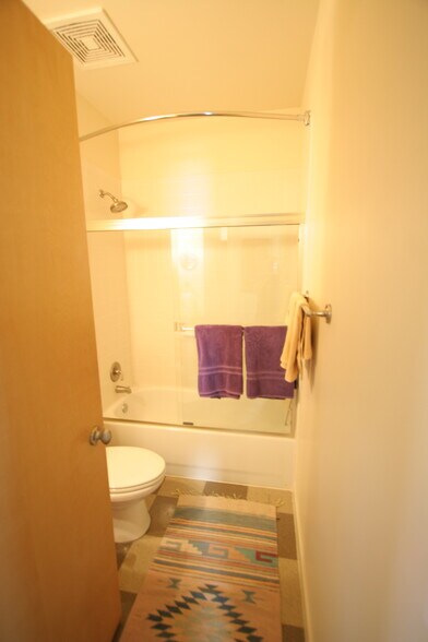 Building Photo - 315 Belvedere Ave SW