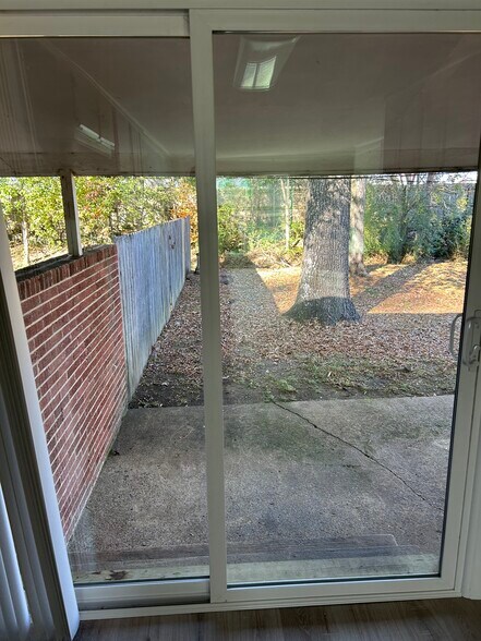 Building Photo - 33 Phillips Dr