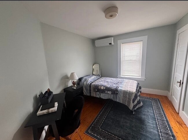 Building Photo - 18 Emerald Ave