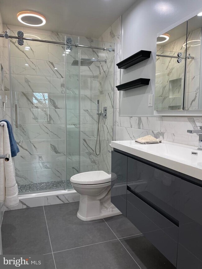 Building Photo - 519 G St SW