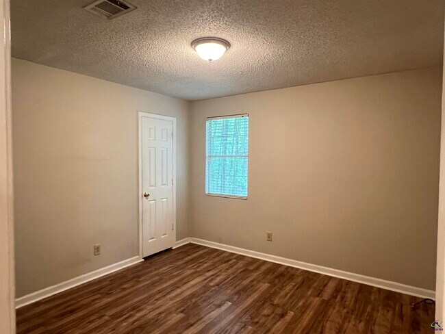 Building Photo - 536 Loblolly Ln