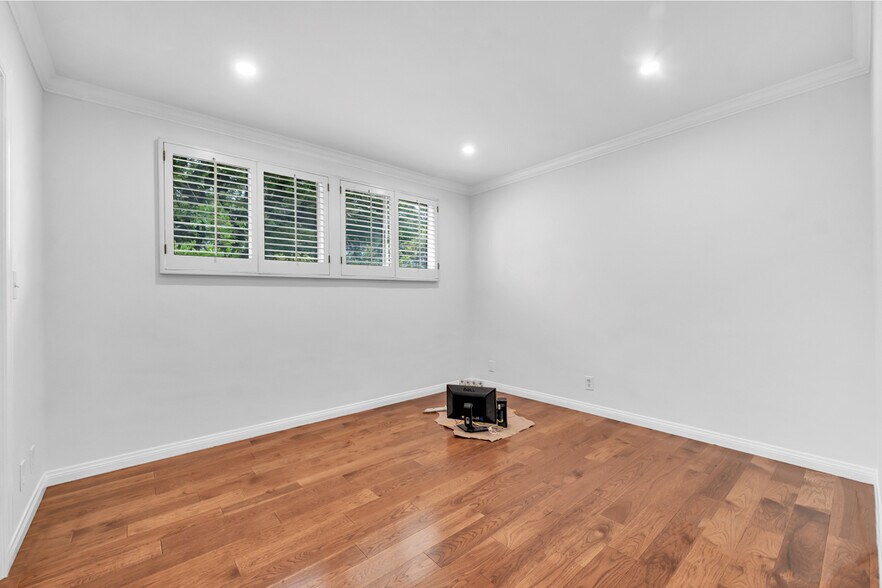 Building Photo - 4722 Forman Ave