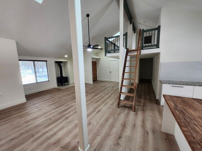 Building Photo - Modern and Remodeled SF Home in Southwest ...