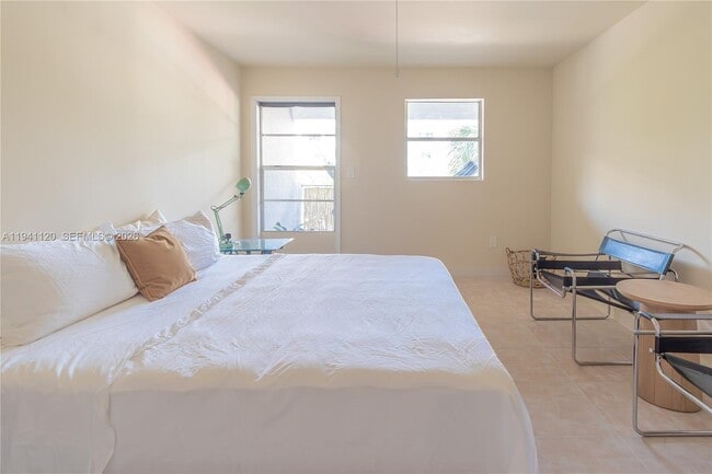 Building Photo - 1615 West Ave