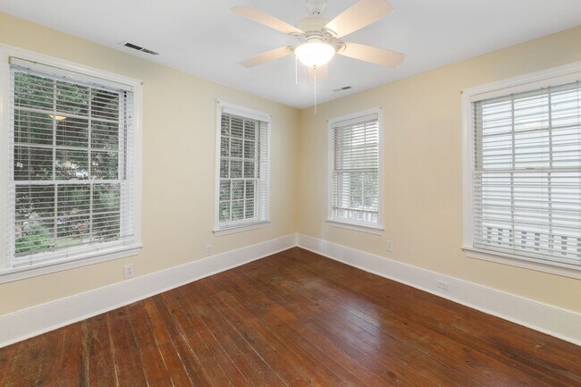 Building Photo - 3 Bedroom, 1.5 Bathroom Home Downtown - Charleston