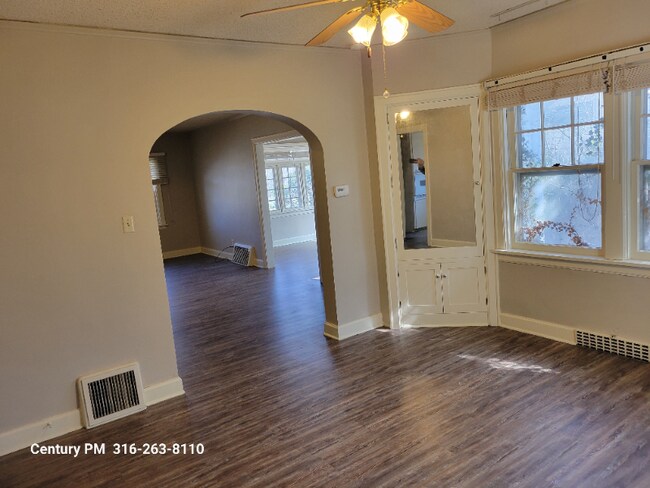 Building Photo - 3419 Edgemont St