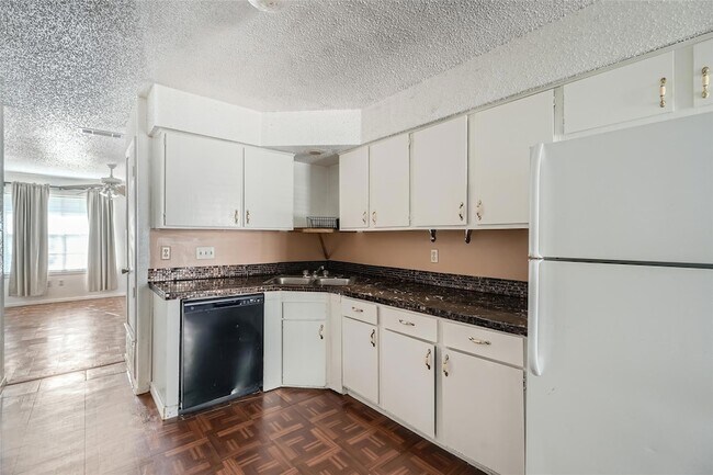 Building Photo - 7214 Salt Springs Dr