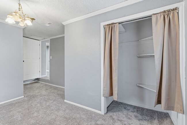 Building Photo - 3 Bed | 1 Bath | FULLY Remodeled | FULLY Fenced Yard | Springfield MO | PETS WELCOME!