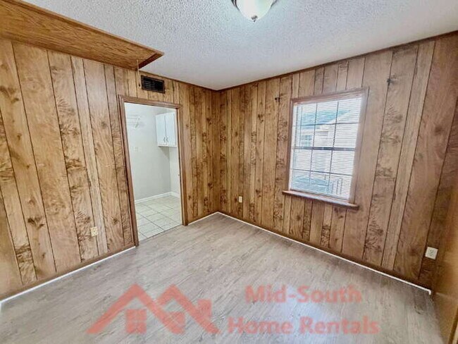 Building Photo - 7288 Hollorn Ln