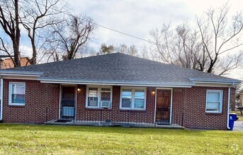 Building Photo - 440 Roanoke St E