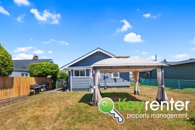 Building Photo - Remodeled Tacoma Gem with Private Yard, Ga...