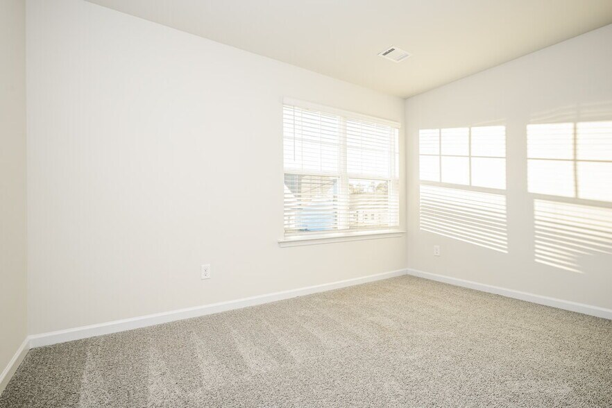 Building Photo - 295 Limestone Cir