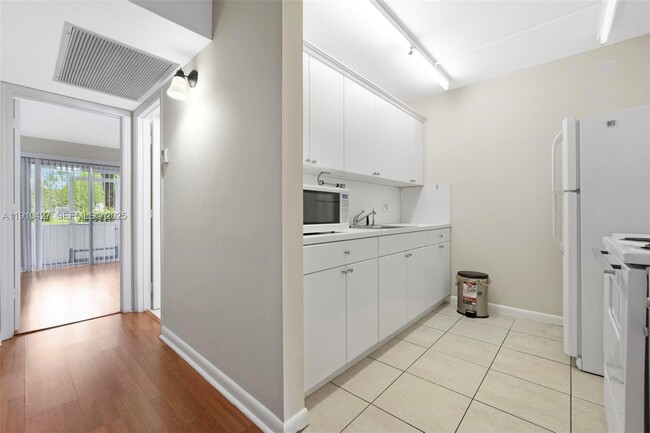 Building Photo - 800 SW 131st Ave