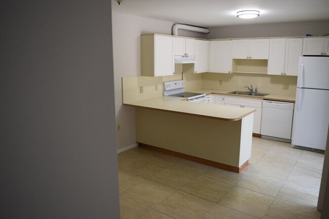 Building Photo - 5945 SE Windsong Ln