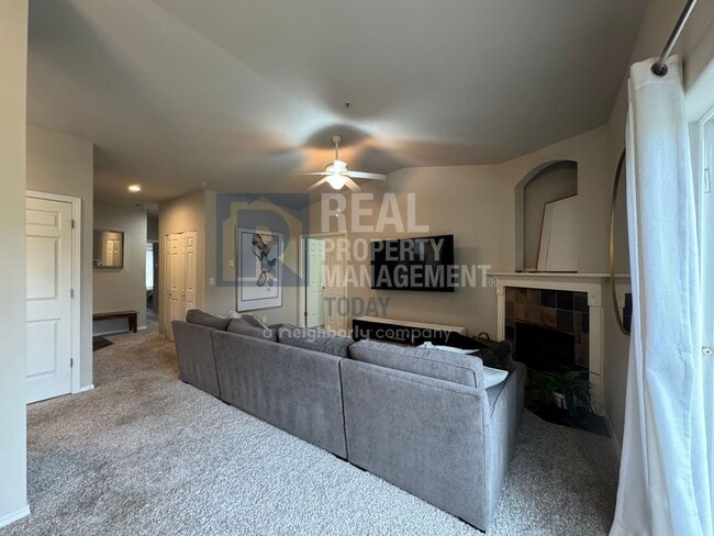 Building Photo - Beautifully Furnished 3 Bedroom Condo!