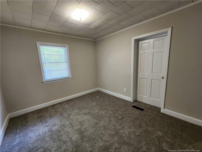 Building Photo - 400 Roxie Ave