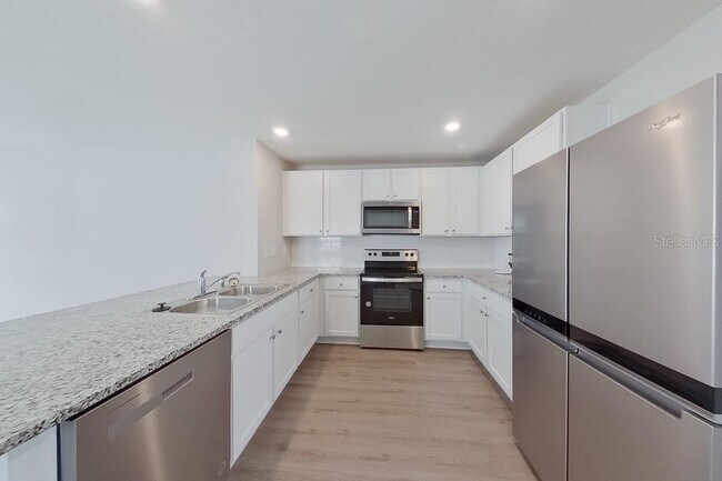 Building Photo - 8584 SW 44th Ct