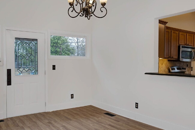 Building Photo - Stunning Renovated 4-Bedroom Home in Lakebottom with Screened Porch & Prime Location Near Fort Mo...