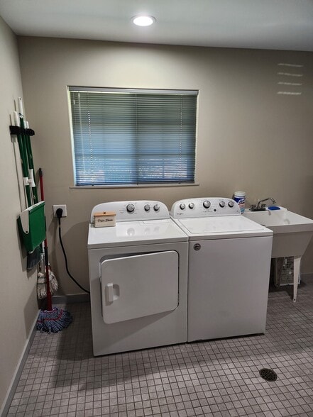 Building Photo - 381 S Kamehameha Ave