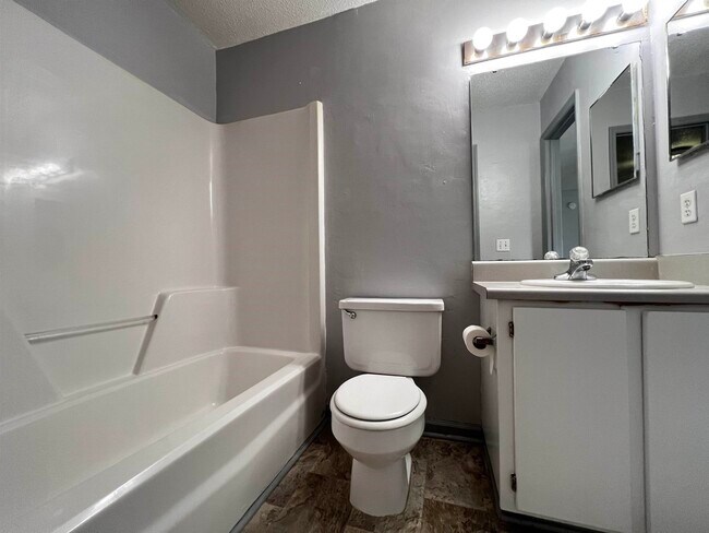 Building Photo - 1406 Golden Park Ct
