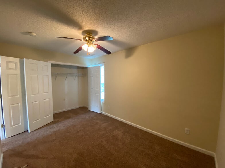 Building Photo - Room in House on Ujamaa Dr