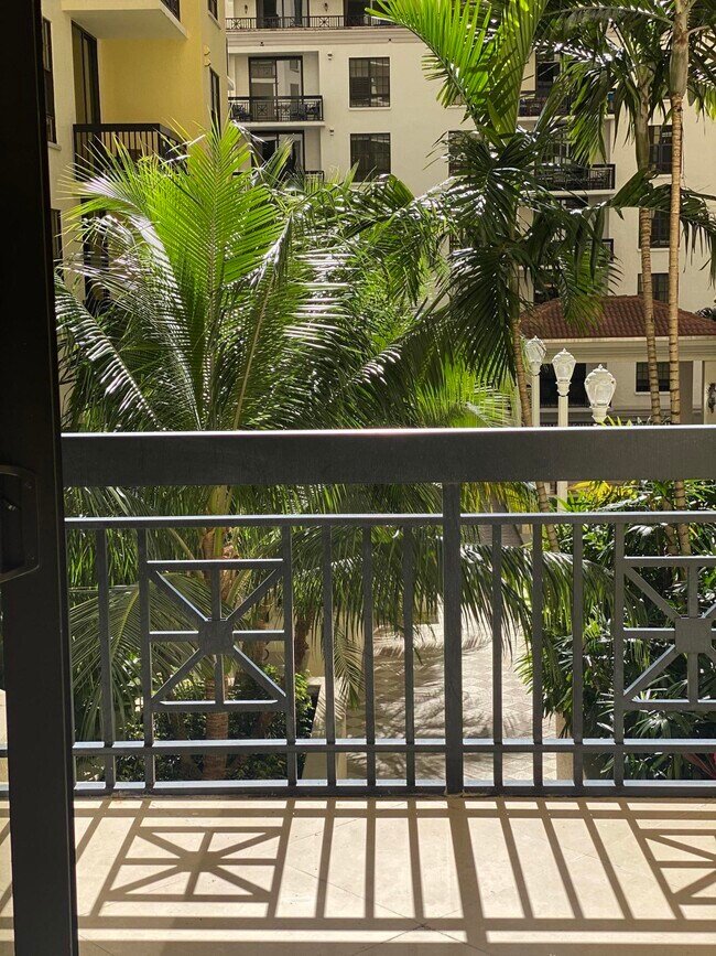 Building Photo - 701 S Olive Ave