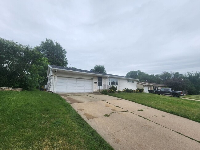 Building Photo - 808 S Jessica Ave