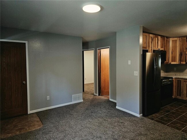 Building Photo - 154 3rd Ave