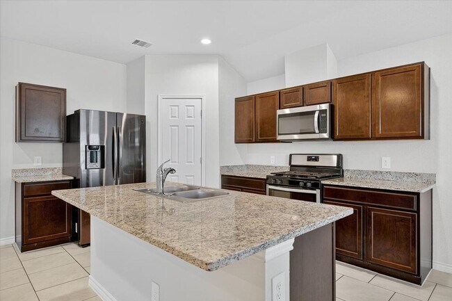 Building Photo - 3909 Shiva Dr