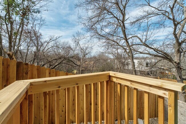 Building Photo - 1736 Bunche Rd