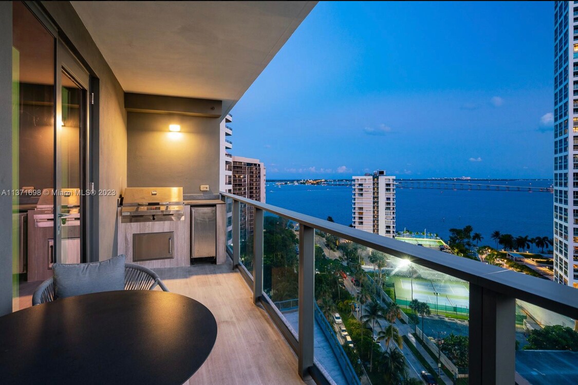 Building Photo - 1451 Brickell Ave