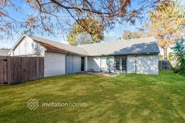 Building Photo - 8102 Kensington Dr