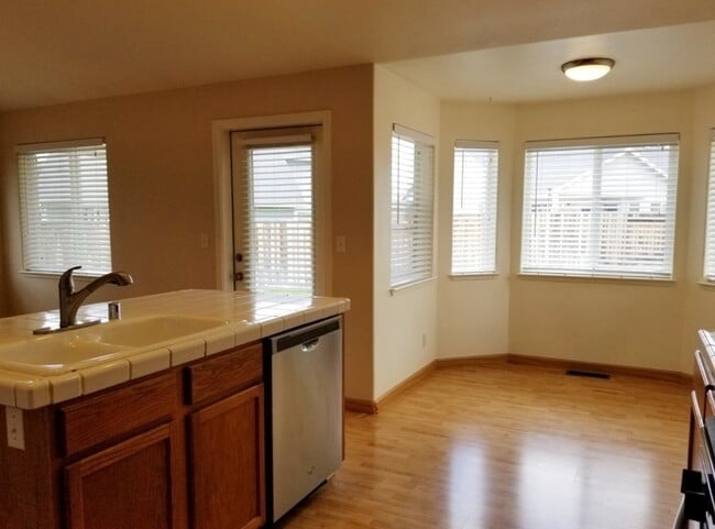Building Photo - 4 Bedroom Home in Chichester Estates HOA