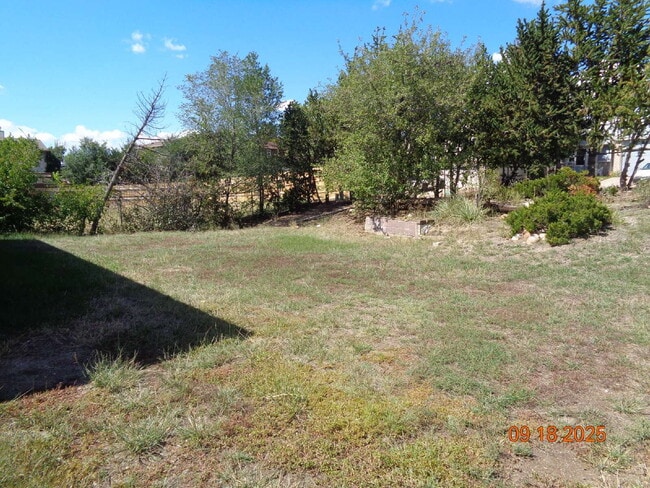 Building Photo - Nicely updated home close to amenities